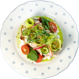 Toast with tuna and vegetables