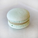 Макарон фісташка-малина